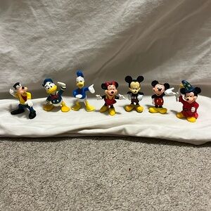 7 vintage Disney Plastic/Rubber Figurines
